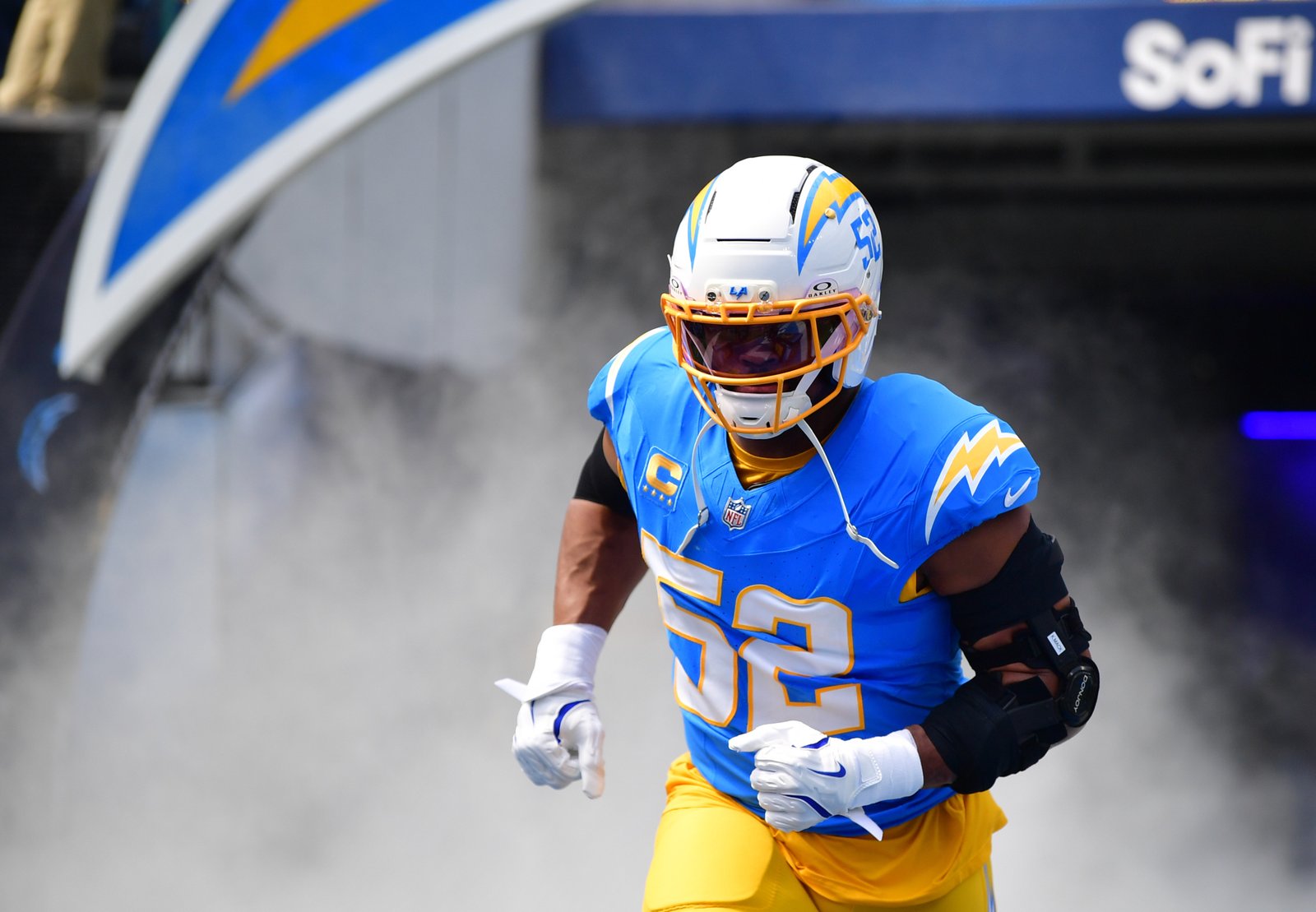 49ers Eyeing Blockbuster Trade for Former NFL Defensive Player of the Year as Super Bowl Push Intensifies